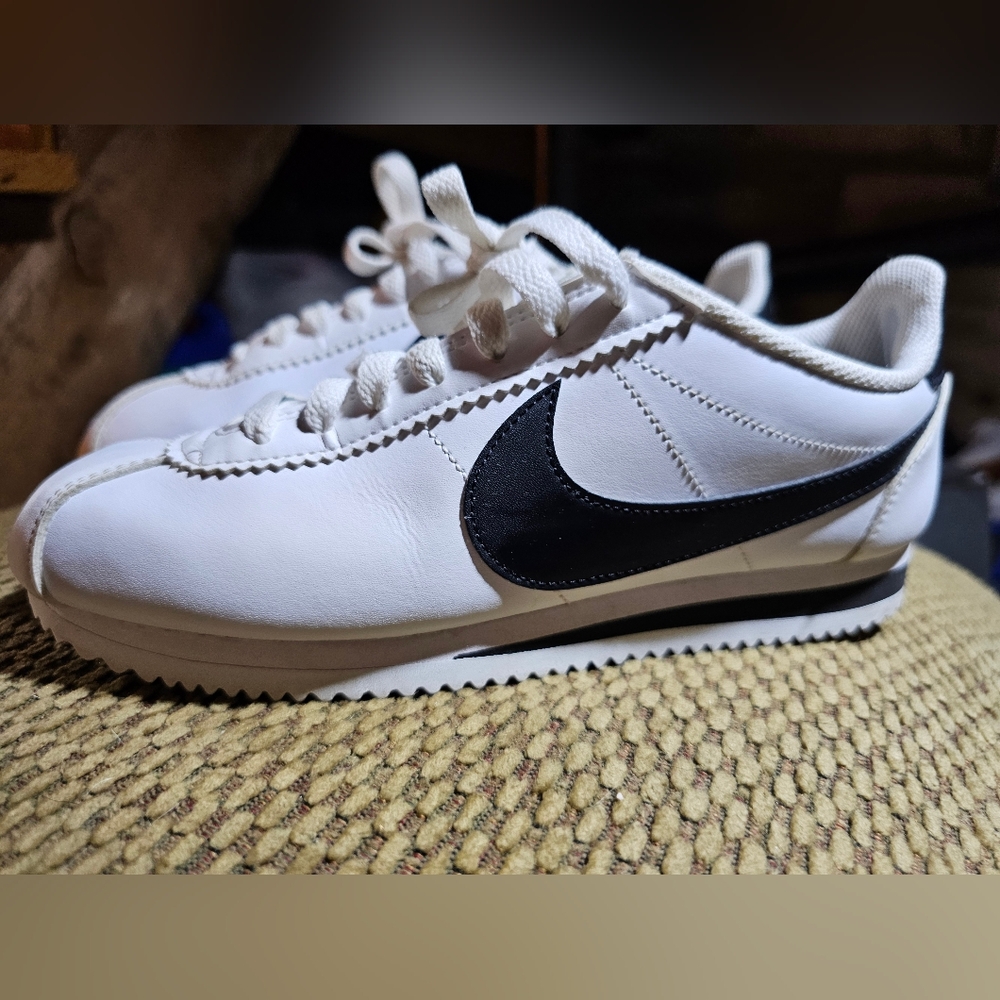 Nike White Sneakers with Black Accents - Picture 2 of 8